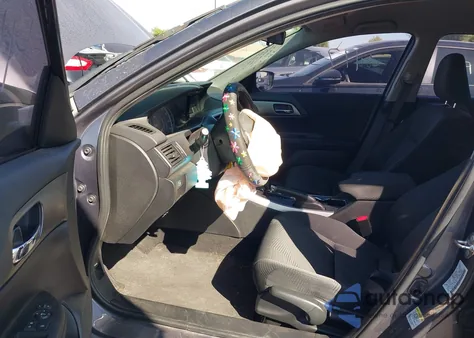 2015 Honda Accord Lx z USA, uszkodzony, nr VIN 1HGCR2F33FA157820